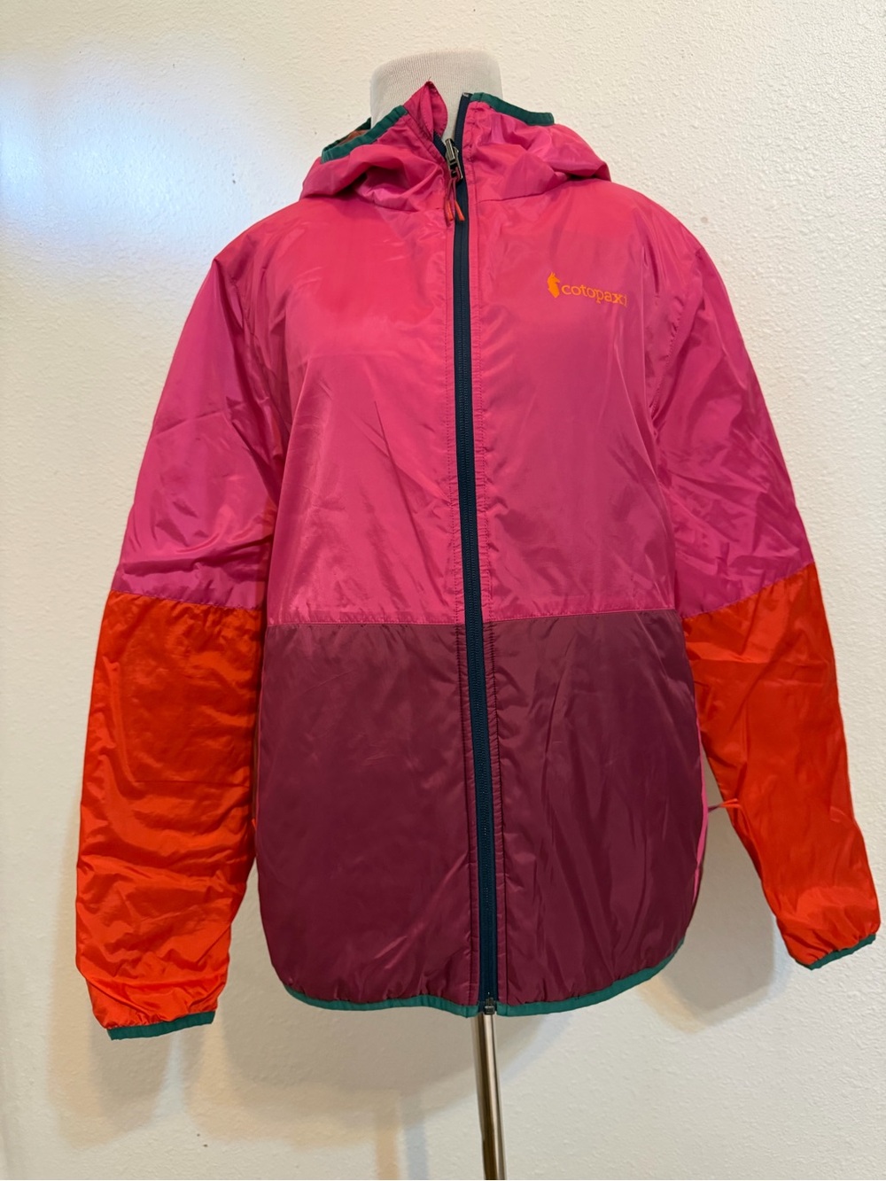 cotopaxi Teca Calido women ' Colorblock Hooded Jacket in Pink, Orange chest logo